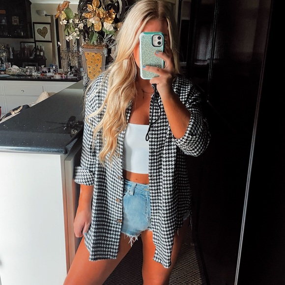 Jackets & Blazers - Black and white print button up jacket